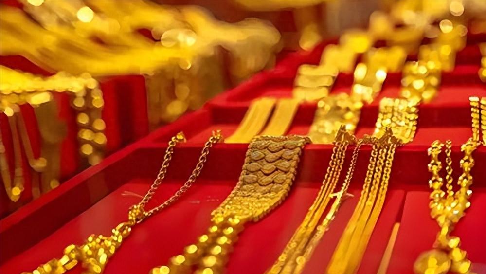 黄金市场暴跌，投资者懵了！抄底暴富梦碎原因是啥？